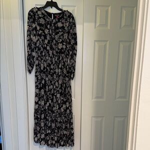 Vince Camuto Black and Cream Floral Long Sleeve Dress